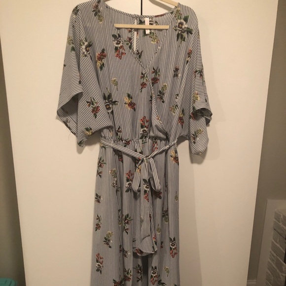 Xhilaration Pants - Flower Romper